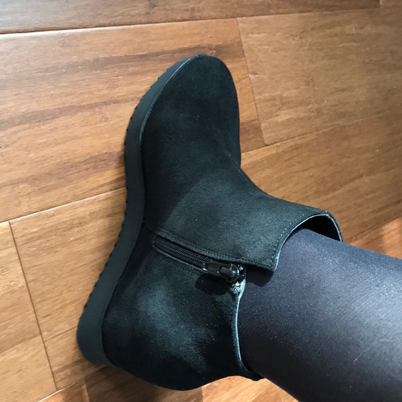 Kenneth Cole Suède ankle booties🆕 without tag - Picture 6 of 7